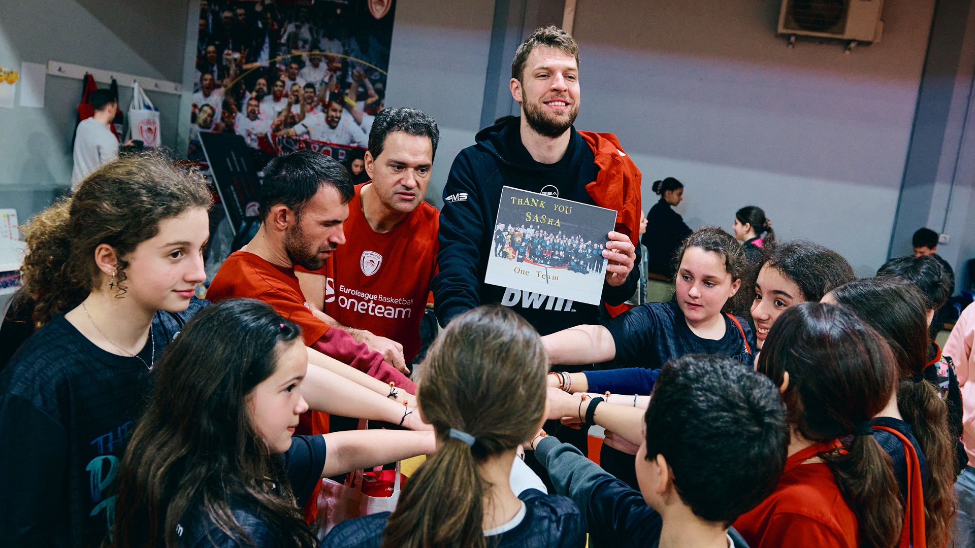 One Team: Πάσχα με παιχνίδια και δώρα από τον Σάσα!
