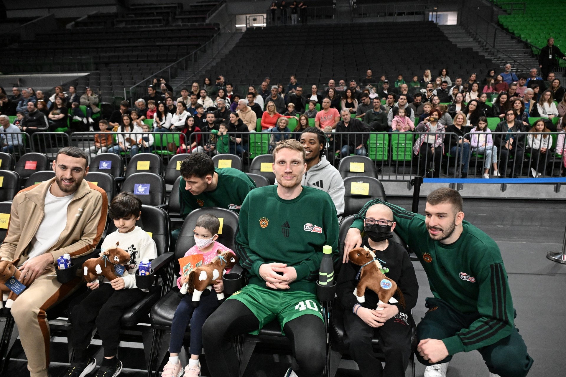 thumbnail Όμηρος με παιδιά που νοσούν