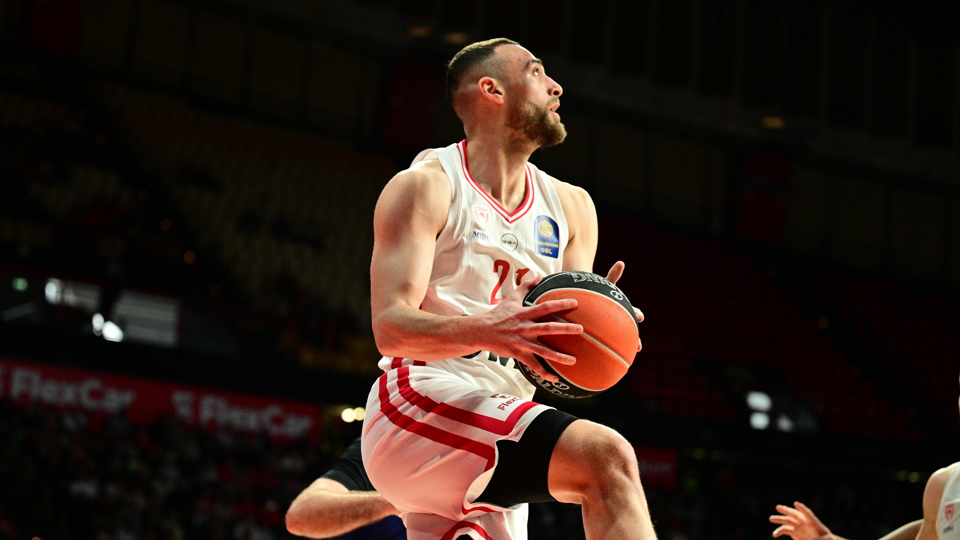 "Διέλυσε" τη Μύκονο και ετοιμάζεται για Ρεάλ!