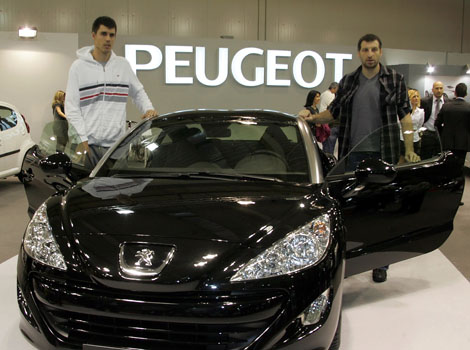 Μπασκετικό χρώμα στο περίπτερο της Peugeot