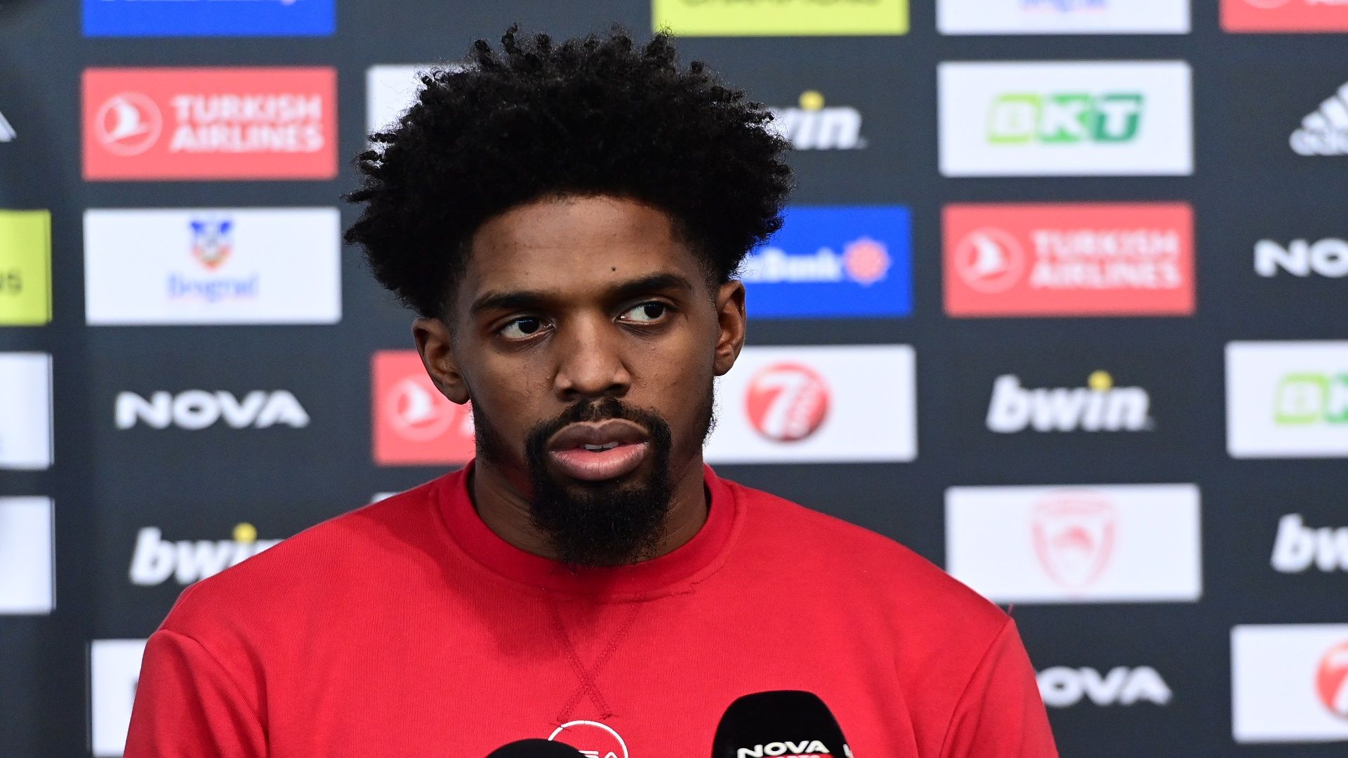 ΜακΚίσικ: "Να φορέσουν όλοι κόκκινα"! (vid)