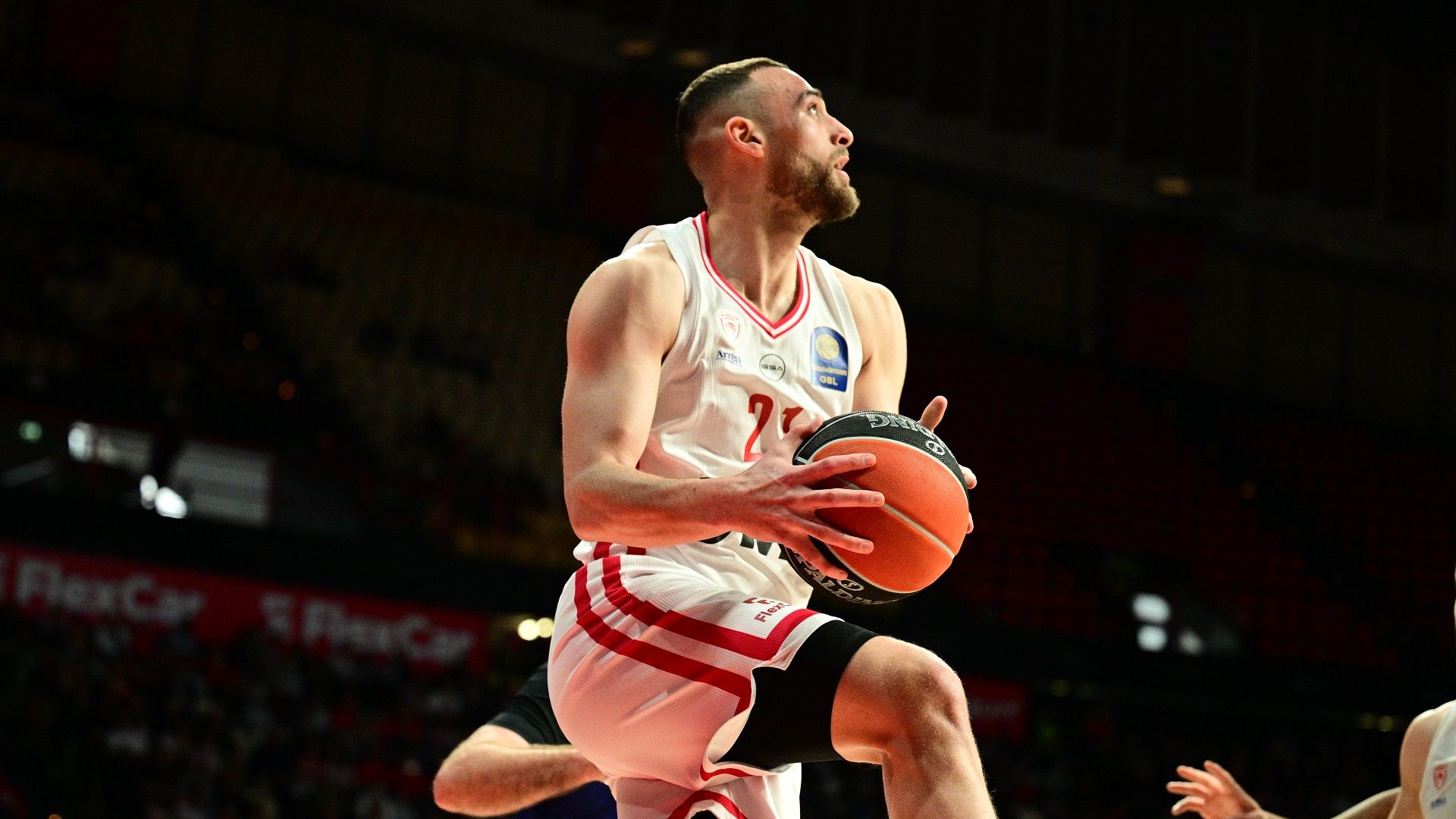 "Διέλυσε" τη Μύκονο και ετοιμάζεται για Ρεάλ!