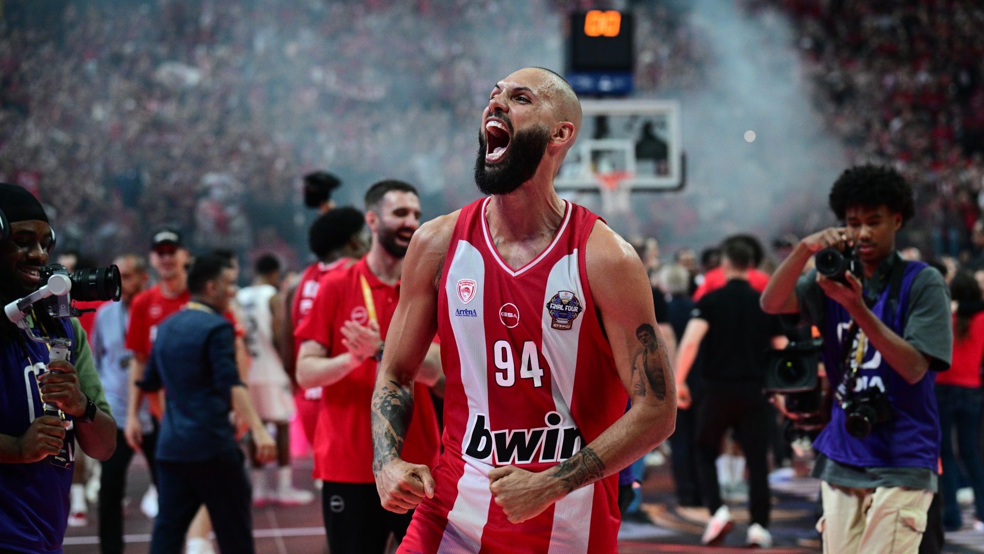 Στην κορυφή της Ευρώπης ο Ολυμπιακός μας!