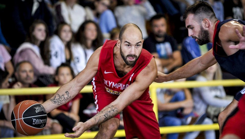 Εύκολα με σούπερ Μιλουτίνοφ