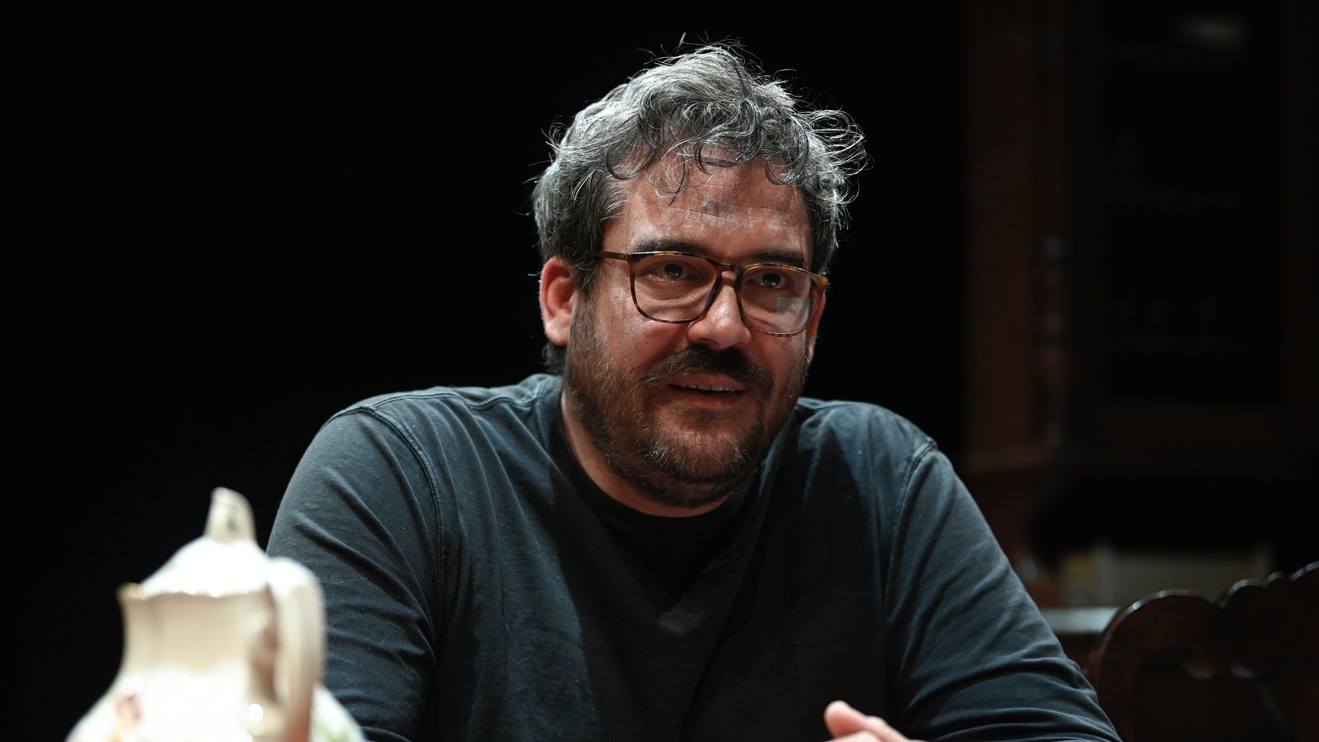 “A Moment To Remember”: Οι παρουσιαστές