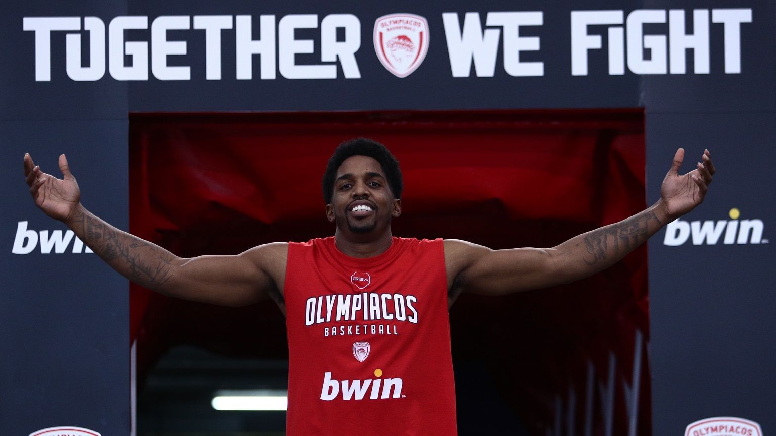 ΜακΚίσικ: «Ο κόσμος μας είναι το μεγαλύτερό μας όπλο» (vid)