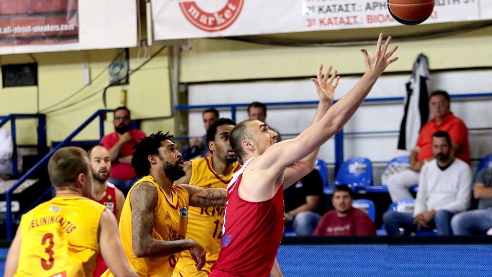 Στα ημιτελικά ο Θρύλος