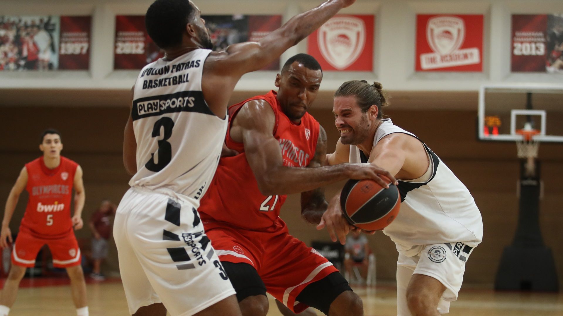 Friendly game: Olympiacos – Apollon Patras 87-58 (pics)