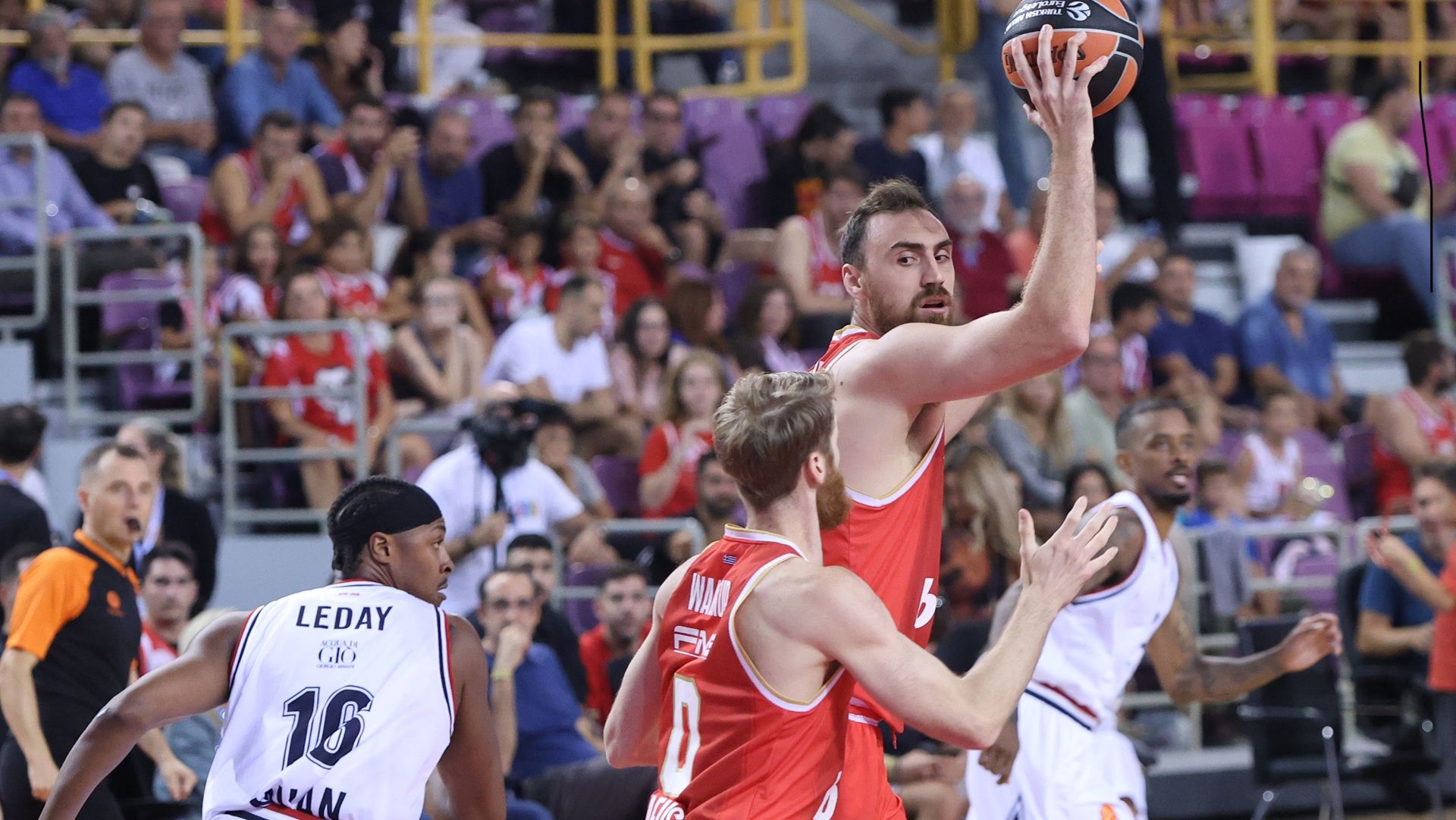 Ι.Β.Τ. Crete: Οlympiacos - Armani 76-71