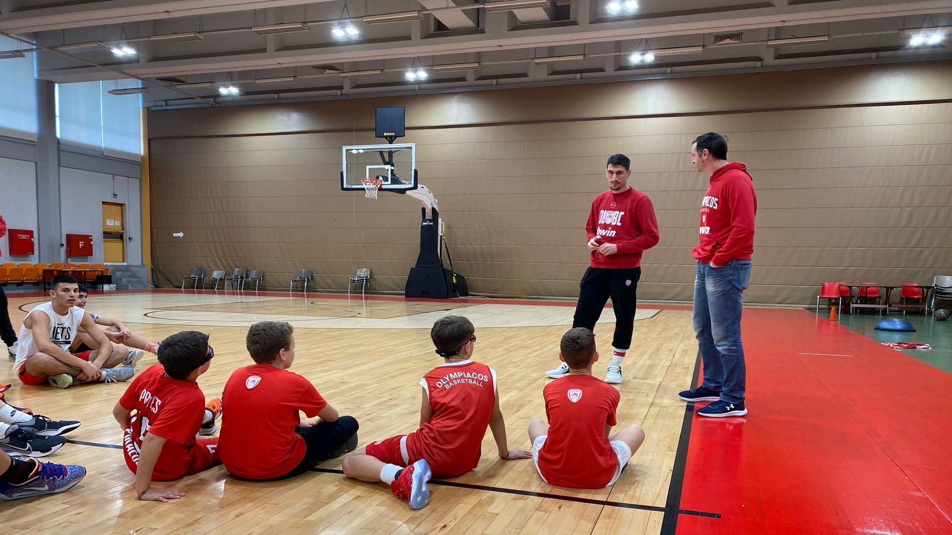 Στο «The Academy Christmas League» ο Λαρεντζάκης! (pics)