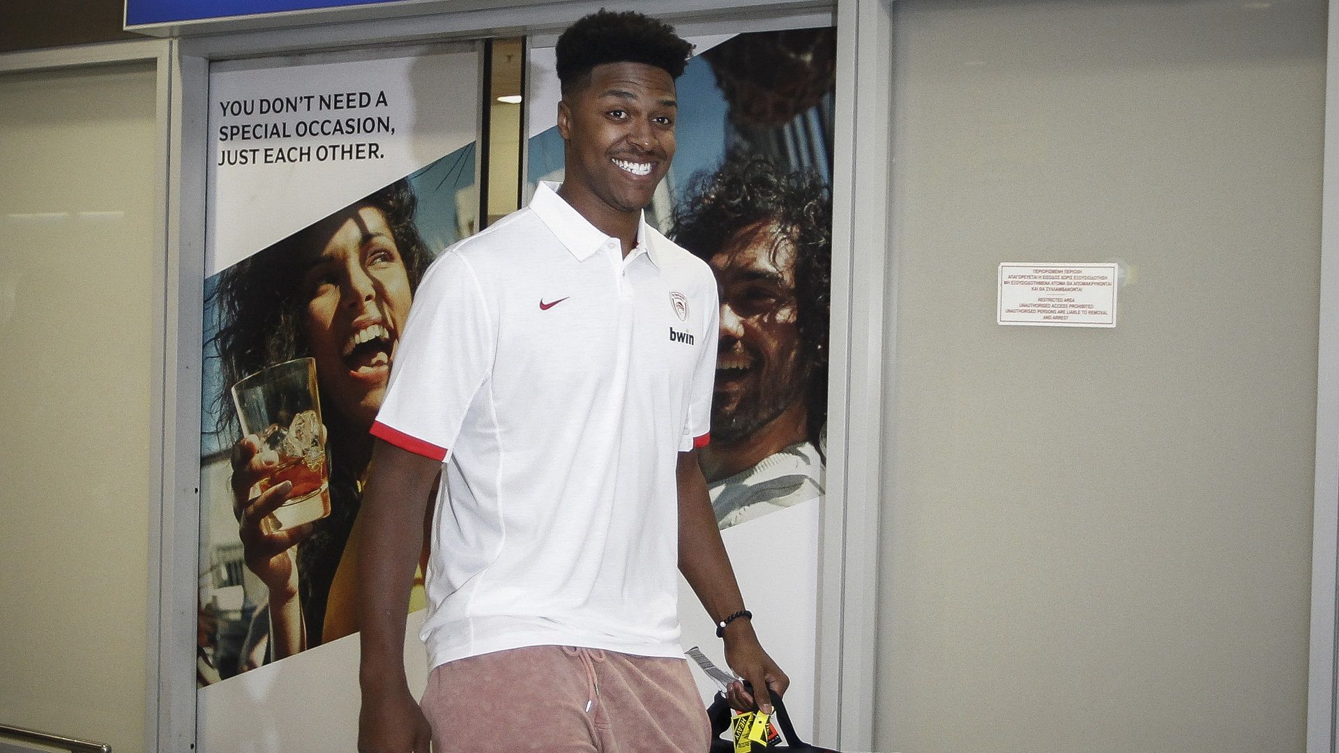 ΛεΝτέι: "Ανυπομονώ να παίξω με θρυλικούς παίκτες"! (vid)