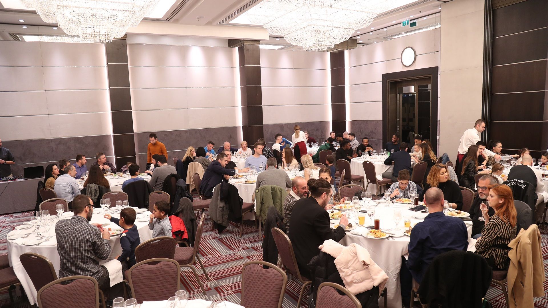 Το γιορτινό γεύμα της ΚΑΕ Ολυμπιακός (pics)