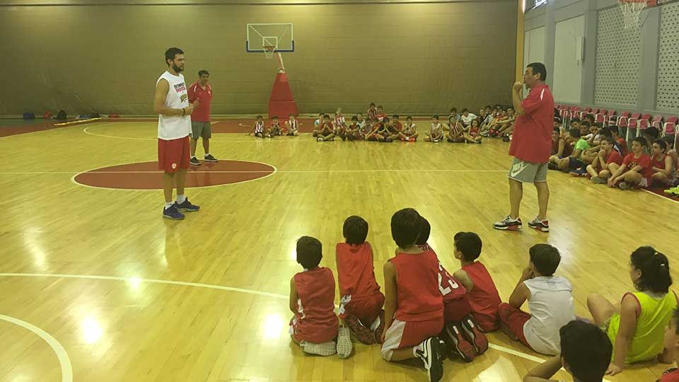 O Κώστας Παπανικολάου στο summer camp 2016 του Θρύλου