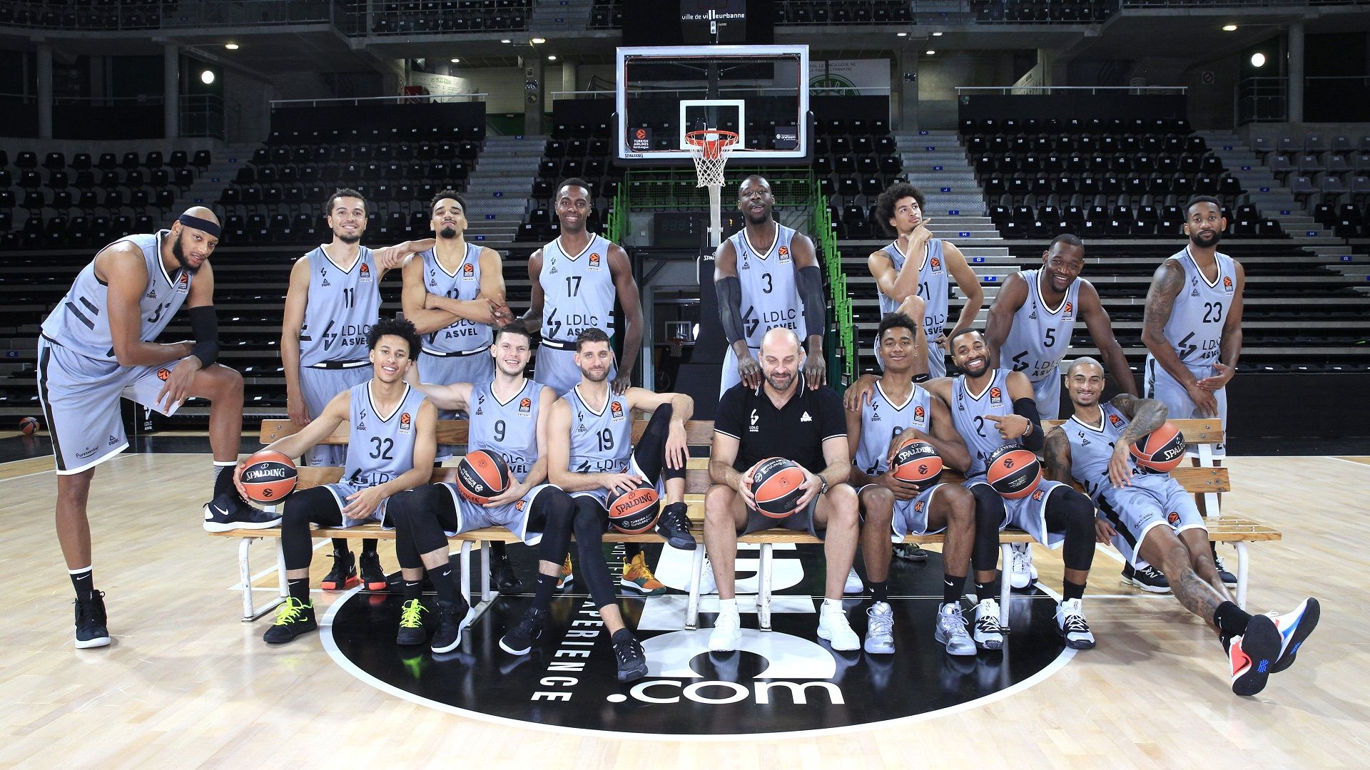 Μία… φίλη από τα παλιά!