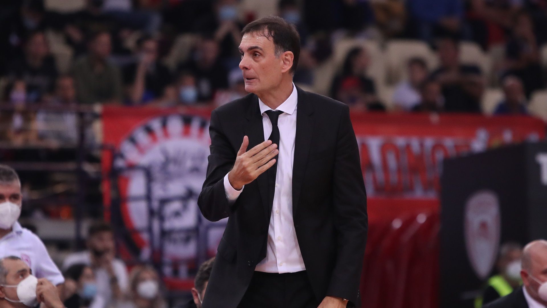 «Να κάνουμε το καλύτερο για να κρατήσουμε τον κόσμο» (vid)