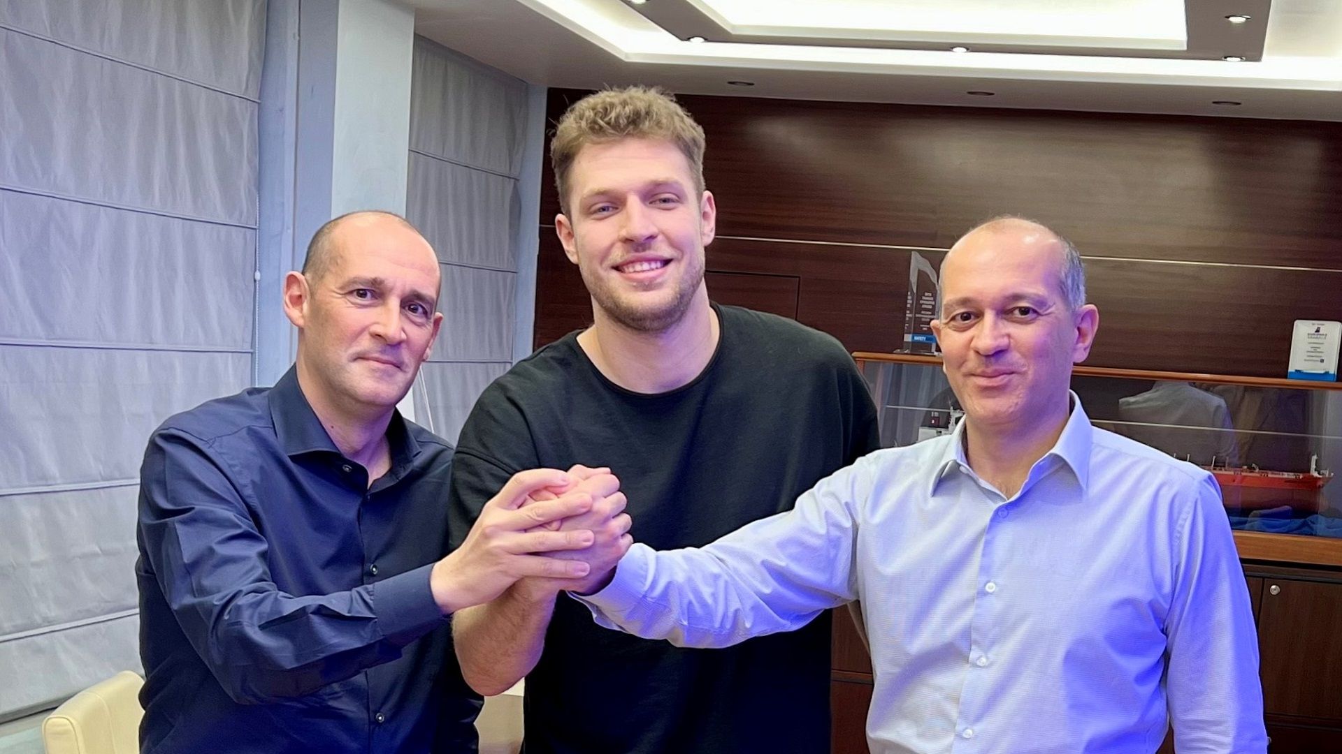 Ως το 2025 στο Λιμάνι ο Σάσα!