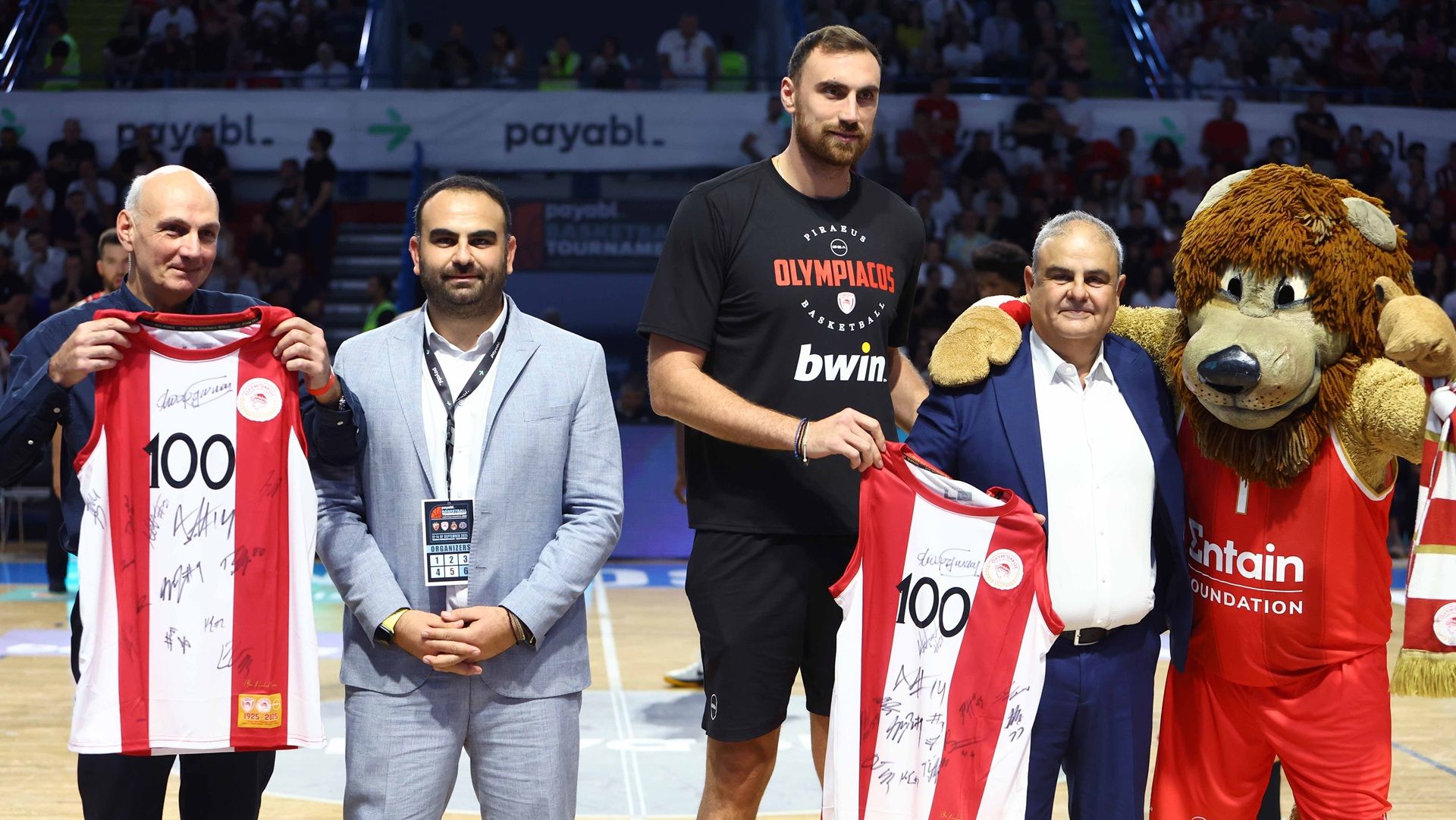 Ο Ολυμπιακός τίμησε τη μνήμη του Νεόφυτου Χανδριώτη