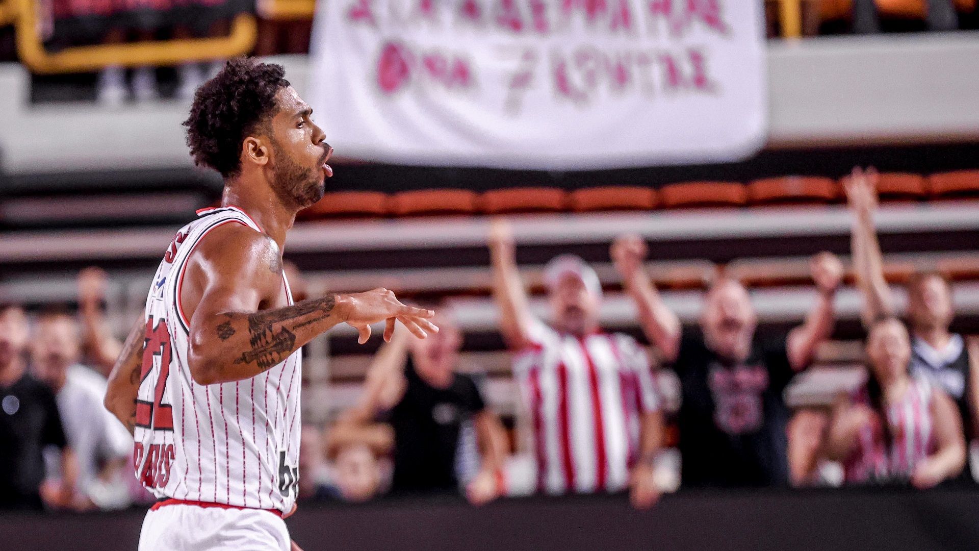 Olympiacos wins the Ι.Β.Τ. Crete Tournament