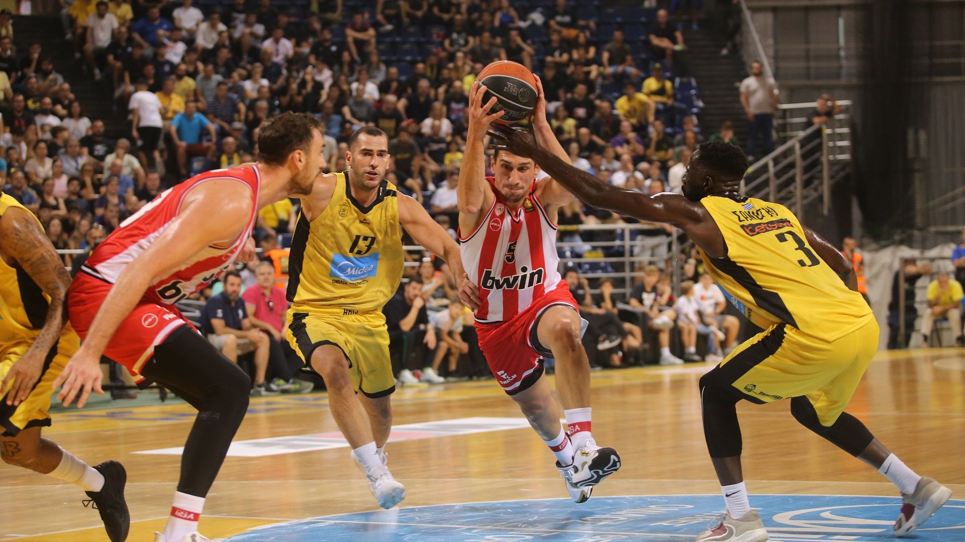 Not even bad luck can stop Olympiacos!