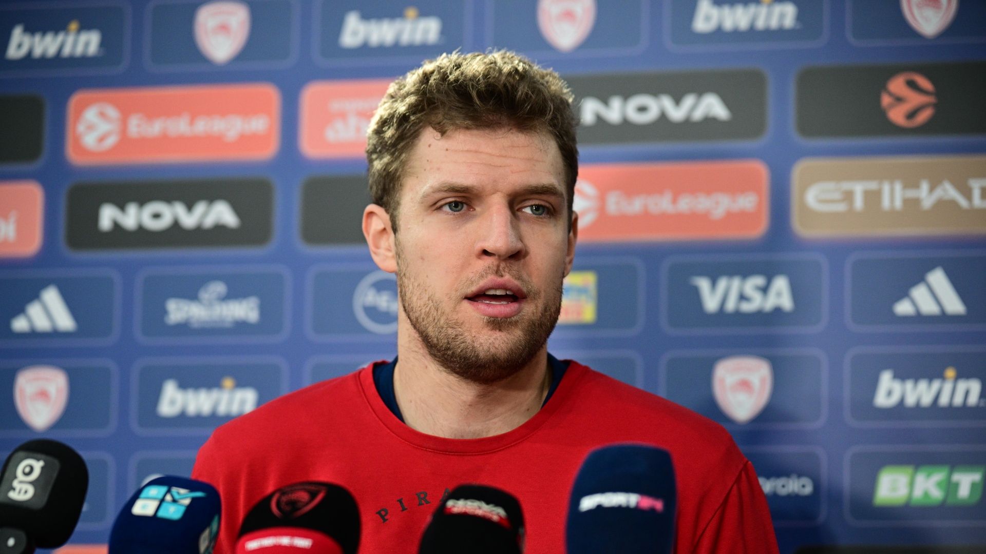 Βεζένκοφ: «Είναι το μεγαλύτερο ντέρμπι της Ευρώπης» (Vid)