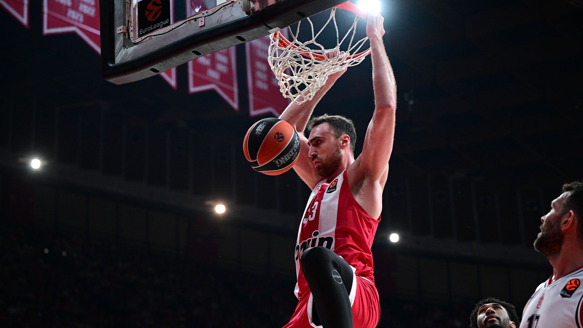 Win over Armani and Olympiacos finishes 1st in the Regular Season