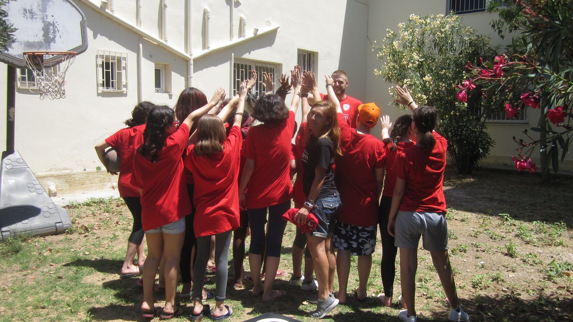 ΟΝΕ ΤΕΑΜ wishes everyone a Happy Vacation time!