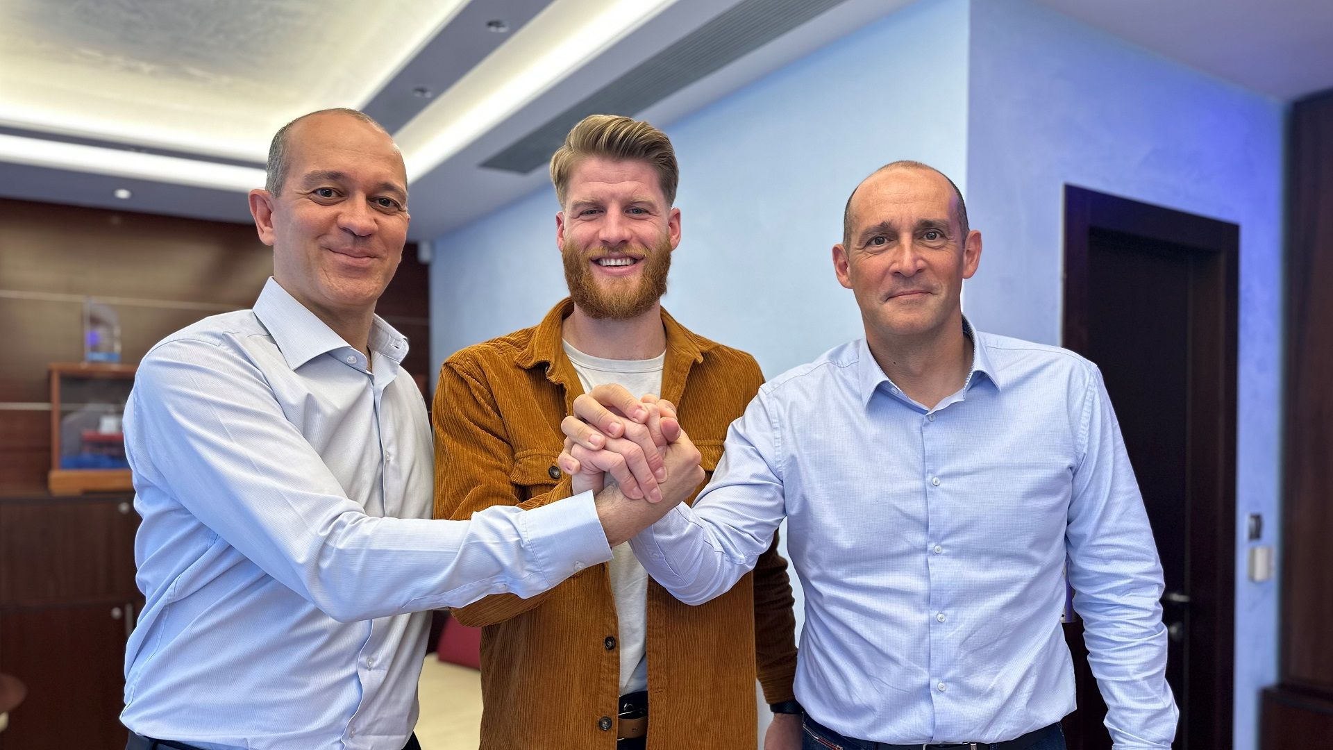 «Έδεσε» τον Γουόκαπ για άλλα τέσσερα χρόνια! (pics)