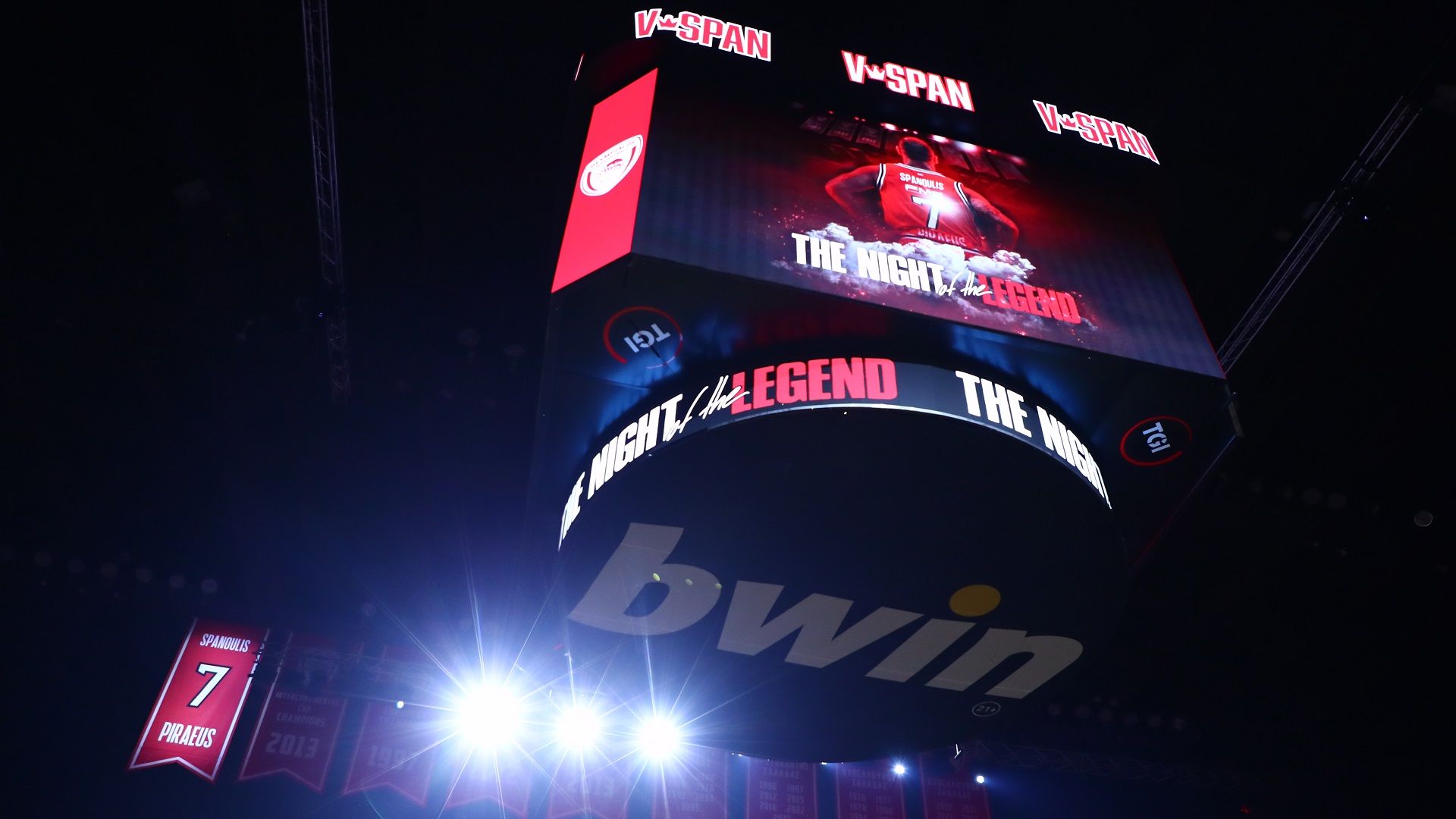 Στον ουρανό του ΣΕΦ το Νο7! (vids)