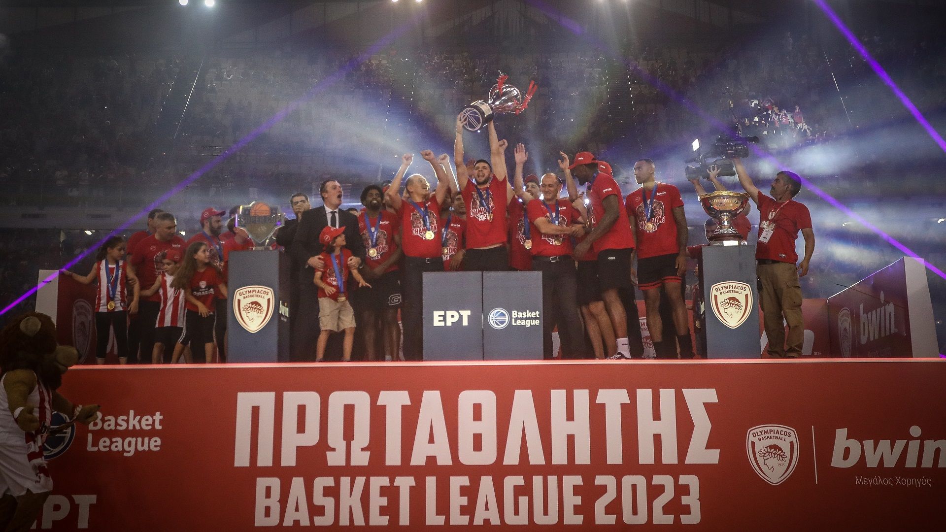 Θρυλική φιέστα! (vid)