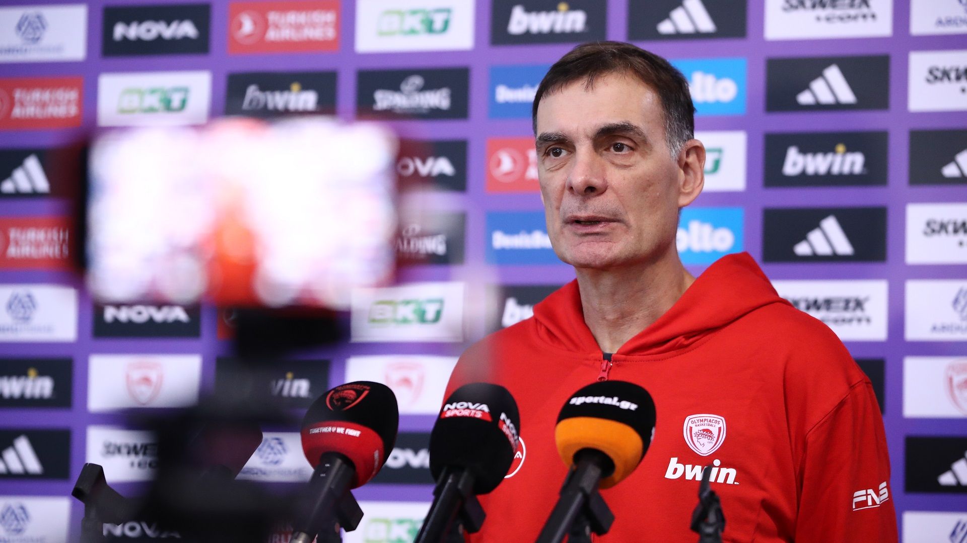 Μπαρτζώκας: «Αυτό που μετράει είναι οι νίκες και όχι ποιοι παίζουν» (vid)