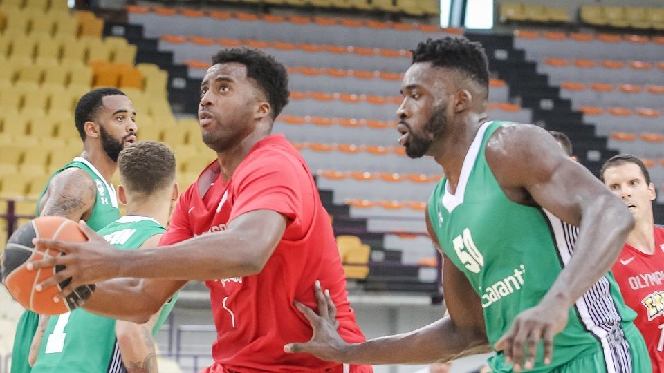 Τρίτη νίκη για τον Θρύλο