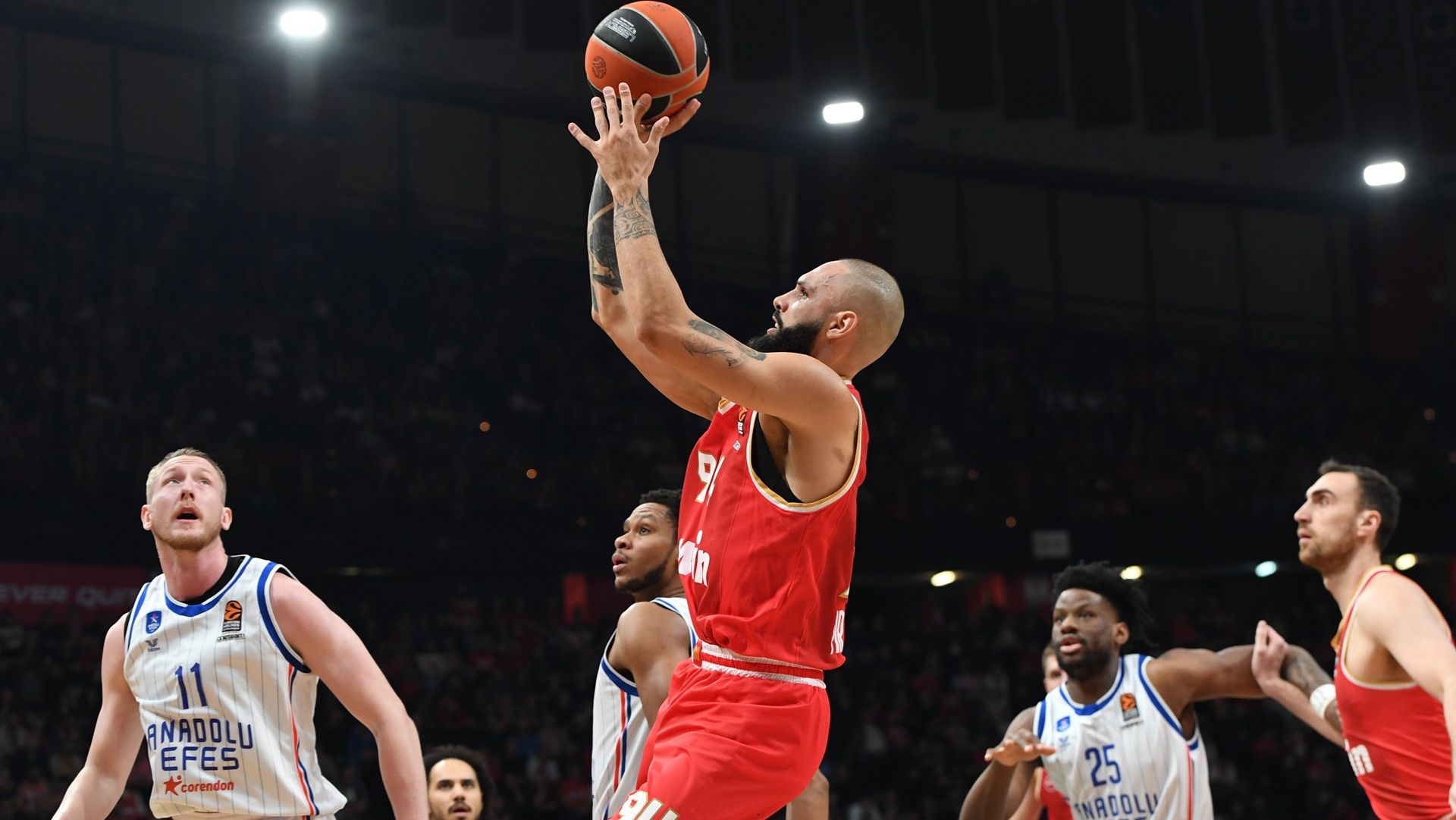 Επιστροφή στις νίκες στο κατάμεστο ΣΕΦ