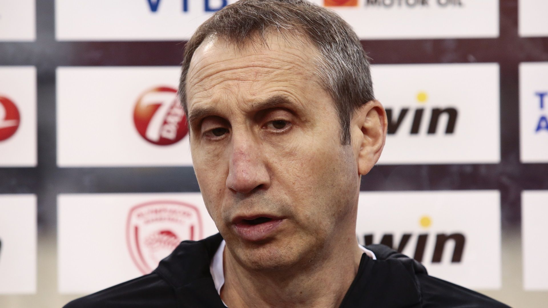 Μπλατ: «Να τα δώσουμε όλα για τη νίκη» (vid+pics)