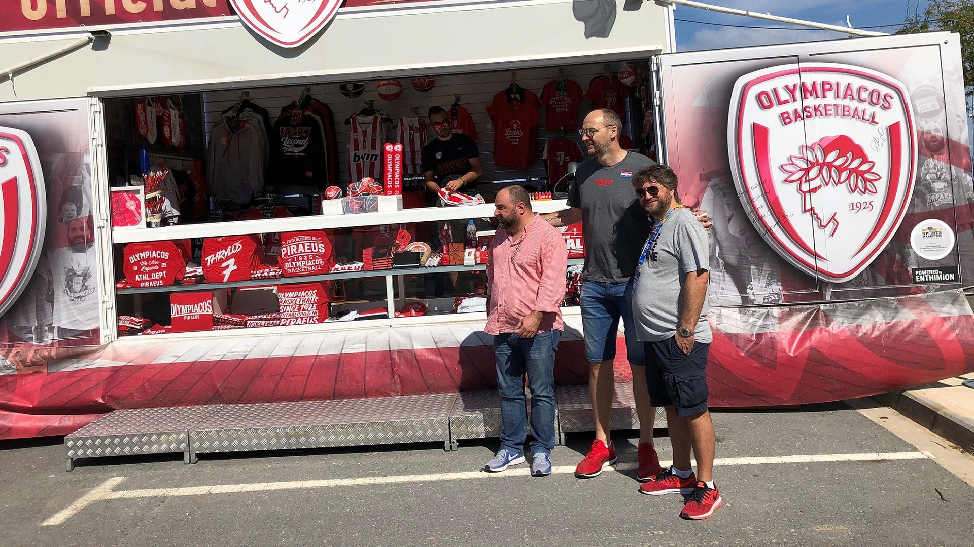 A Hall of Fame ‘scent’ at the Olympiacos BC Road Store (pics)