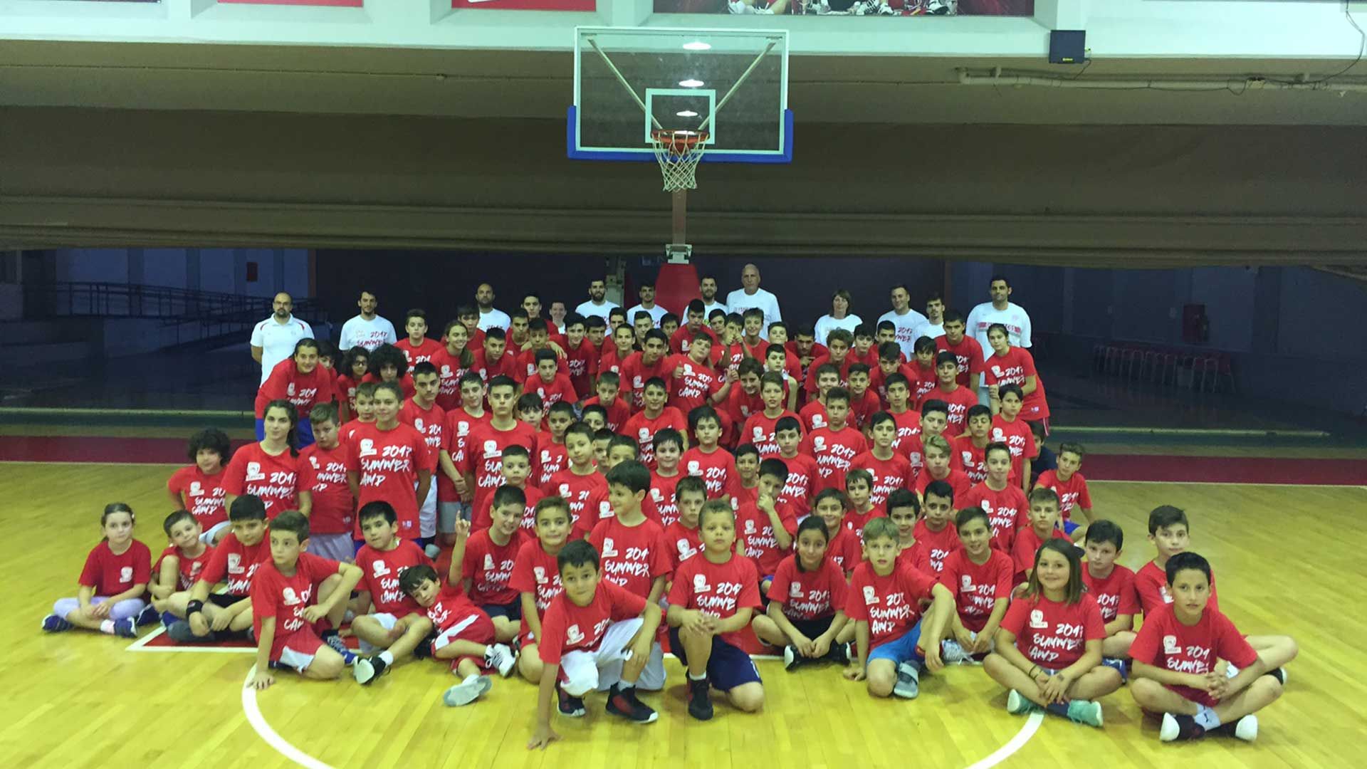 Ο Βαγγέλης Μάντζαρης στο «ερυθρόλευκο» Summer Camp (Pics)