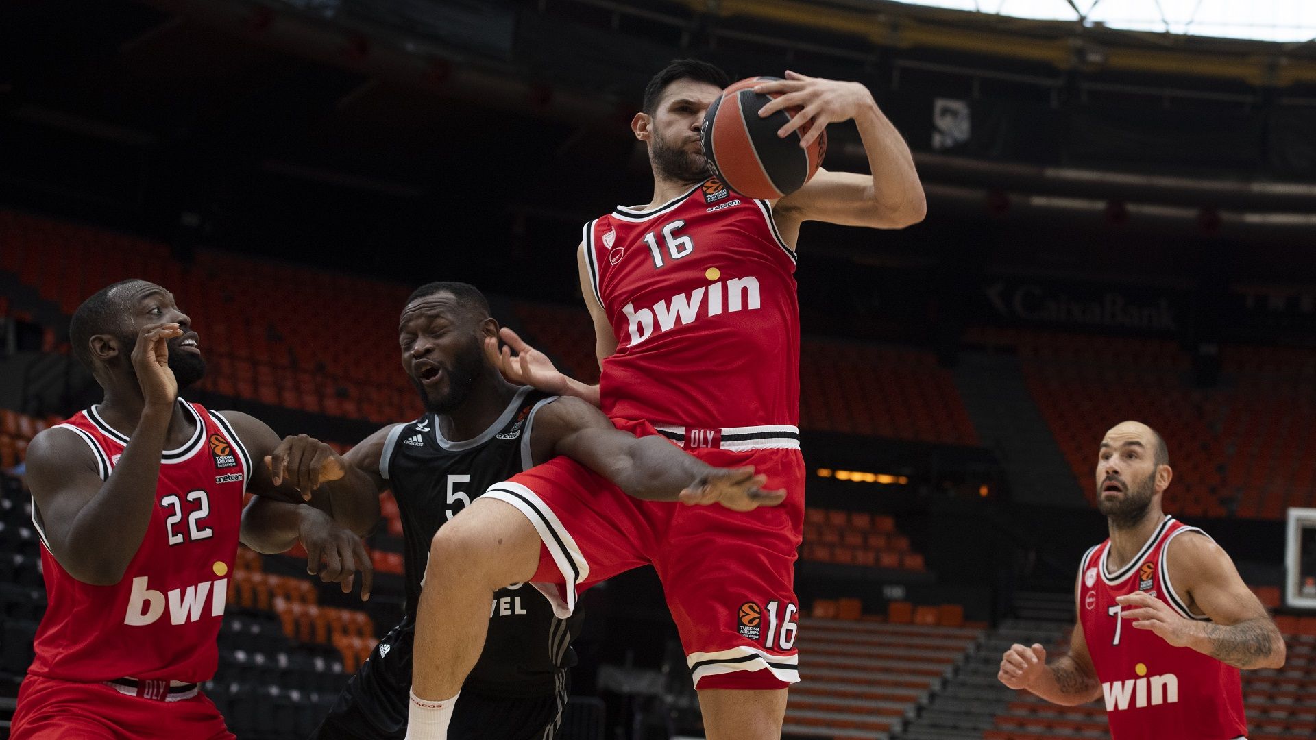 Preseason Tour Valencia: Villeurbanne - Olympiacos BC 74-57